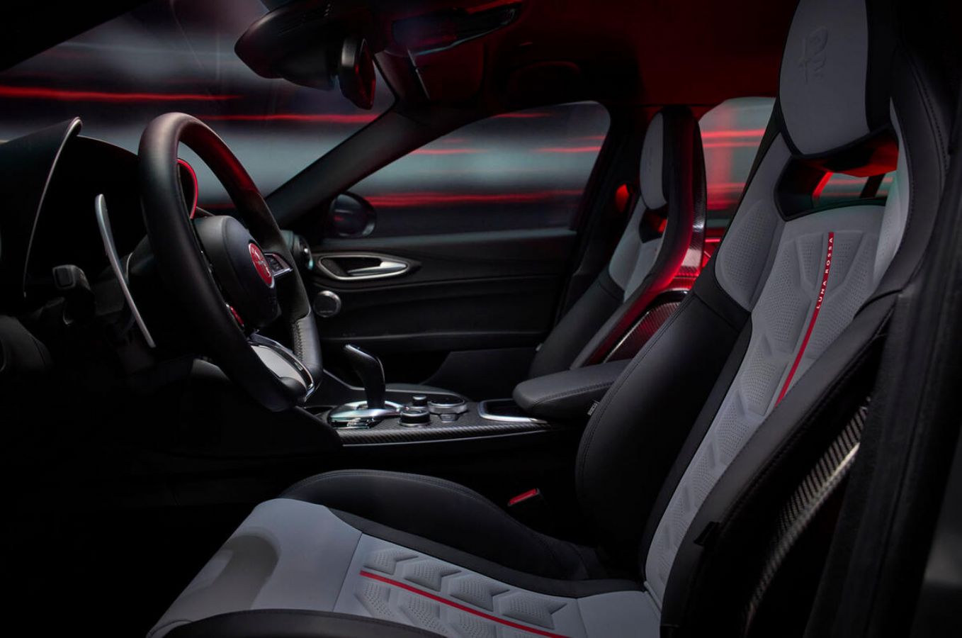 Η Alfa Romeo Giulia Quadrifoglio Luna Rossa είναι η πιο extreme Giulia